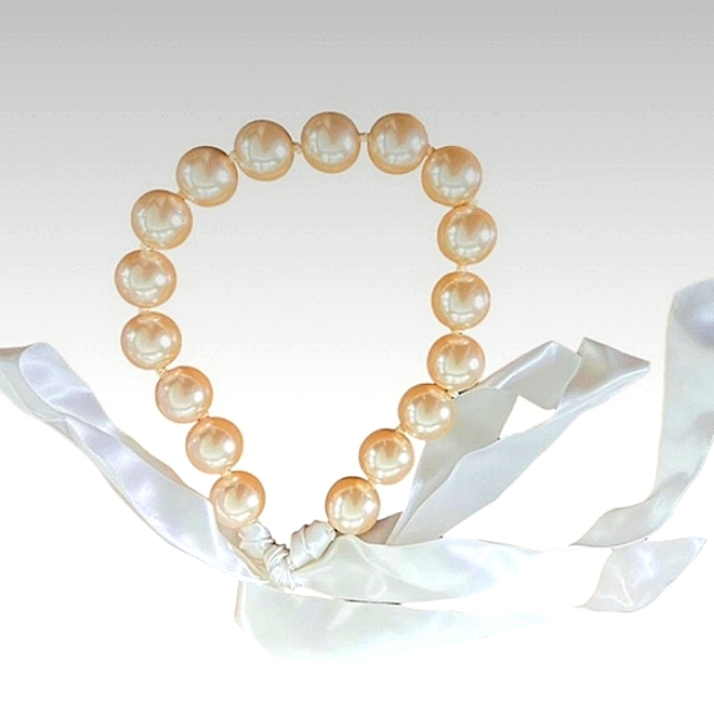 NEW Pearl Choker Necklace Large Peals and satin soft ribbon tie NWT